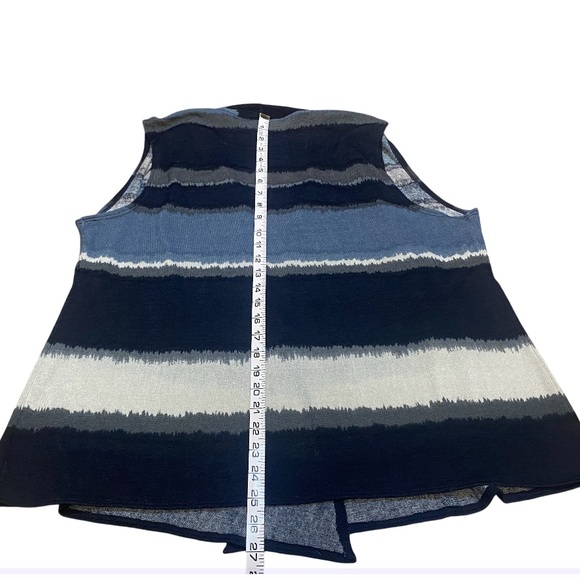 Chico’s Traveler Collection Watercolor Horizon Vest Size 2 - Picture 6 of 6
